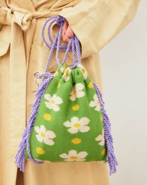 ママの古着MIXがカギ。淡カラーでまとめたこなれカジュアルコーデ | HugMug