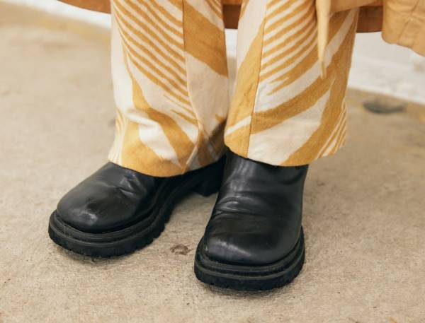 ママの古着MIXがカギ。淡カラーでまとめたこなれカジュアルコーデ | HugMug