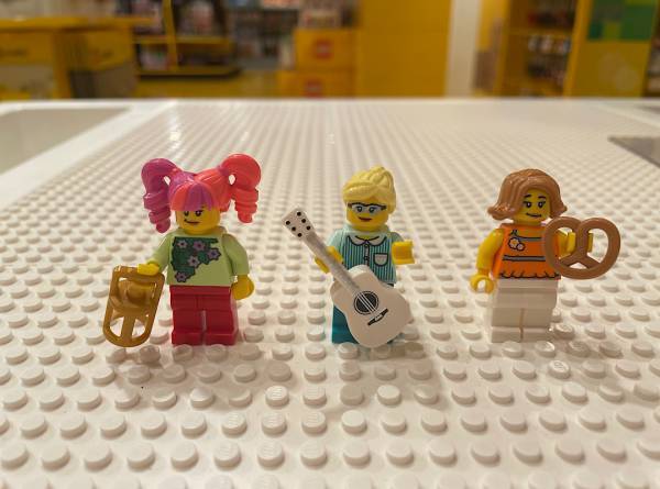 レゴストアで、【世界でひとつだけのミニフィギュア作り】に挑戦！ | HugMug