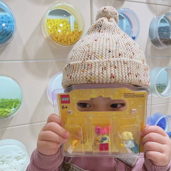 レゴストアで、【世界でひとつだけのミニフィギュア作り】に挑戦！ | HugMug