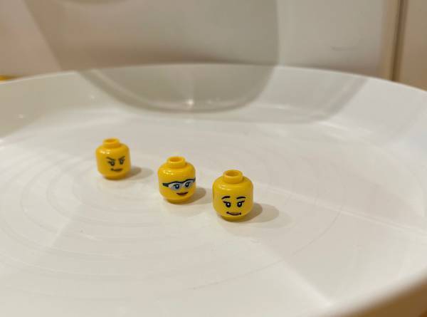 レゴストアで、【世界でひとつだけのミニフィギュア作り】に挑戦！ | HugMug