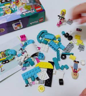 レゴストアで、【世界でひとつだけのミニフィギュア作り】に挑戦！ | HugMug