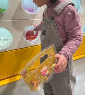 レゴストアで、【世界でひとつだけのミニフィギュア作り】に挑戦！ | HugMug