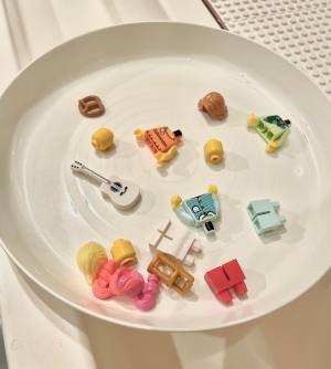 レゴストアで、【世界でひとつだけのミニフィギュア作り】に挑戦！ | HugMug