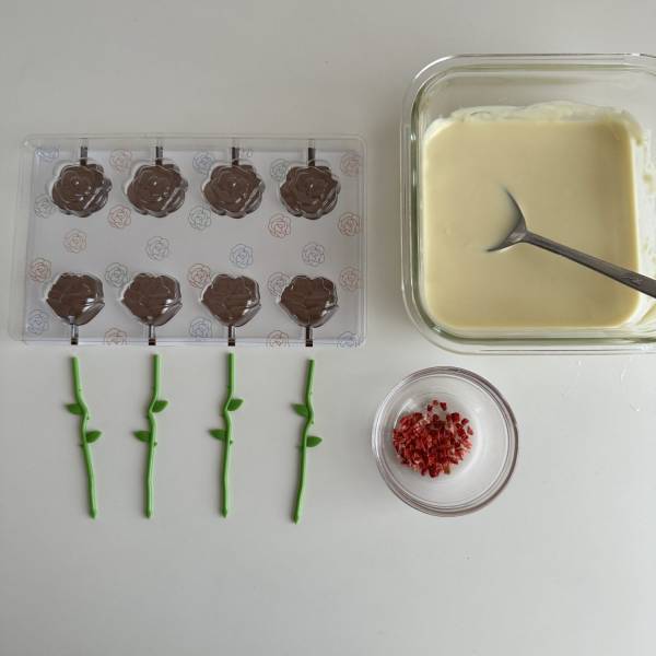 もうすぐバレンタイン♡100均のアイテムで親子で楽しくチョコ作り！ | HugMug