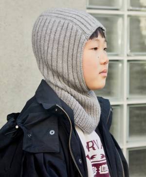 『GU』のニットトップスが優秀！古着アウターをオンすれば即おしゃれ見え | HugMug