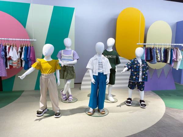 【GU】キッズ春夏展示会レポ！どこよりも早く春夏の新作で女の子コーデ組みました♪ | HugMug