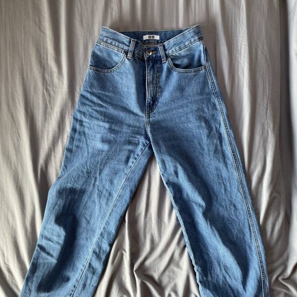 “UNIQLO U” 2023年春夏で見つけた！形が綺麗な神デニム | HugMug