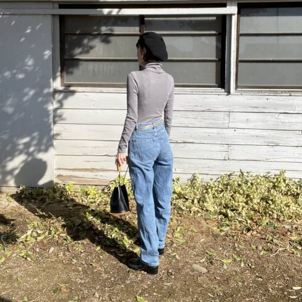 “UNIQLO U” 2023年春夏で見つけた！形が綺麗な神デニム | HugMug