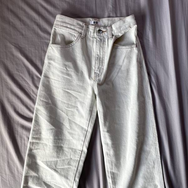 “UNIQLO U” 2023年春夏で見つけた！形が綺麗な神デニム | HugMug