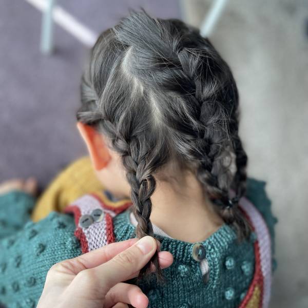 不器用さんでも簡単にできる！子どものおしゃれヘアアレンジ | HugMug - 親子で楽しむファッションやライフスタイル情報を届けるママメディア