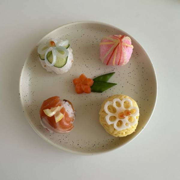 ひなまつりパーティーレシピの決定版！手毬寿司4種と桜香るミルクプリン | HugMug