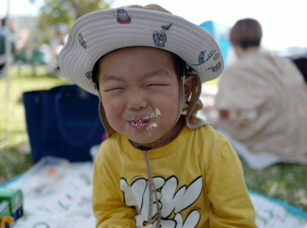 「食のフェス【OKINAWA FOOD FLEA】」武智志穂の沖縄でのんびり双子育児 Vol.31 | HugMug