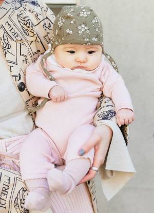 ヴィンテージMIXの正解コーデ♡柄ジャケットは淡カラーと合わせて！ | HugMug - 親子で楽しむファッションやライフスタイル情報を届けるママメディア