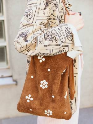 ヴィンテージMIXの正解コーデ♡柄ジャケットは淡カラーと合わせて！ | HugMug - 親子で楽しむファッションやライフスタイル情報を届けるママメディア