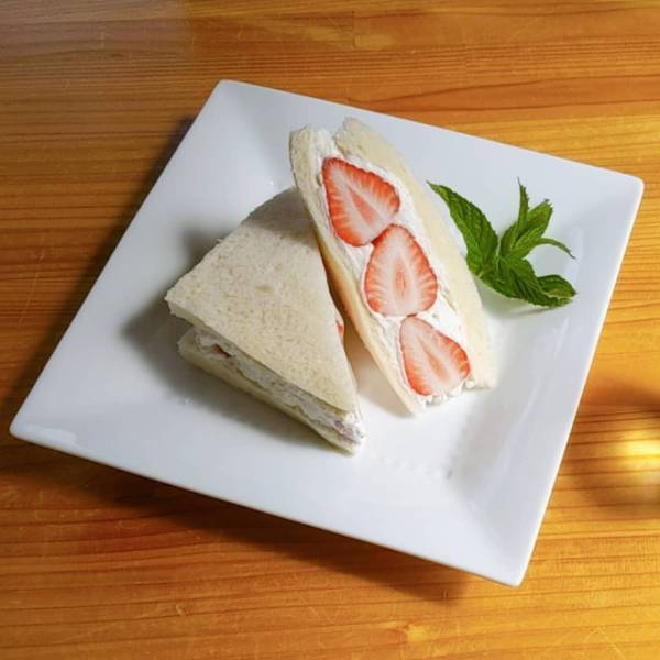 イチゴ狩りとスイーツを堪能！ カフェのあるイチゴ狩り農園6選【関東】 | HugMug