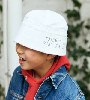 古着メインの最旬デニムリンクコーデ！ 赤を挿してちょっぴり辛口に♪ | HugMug