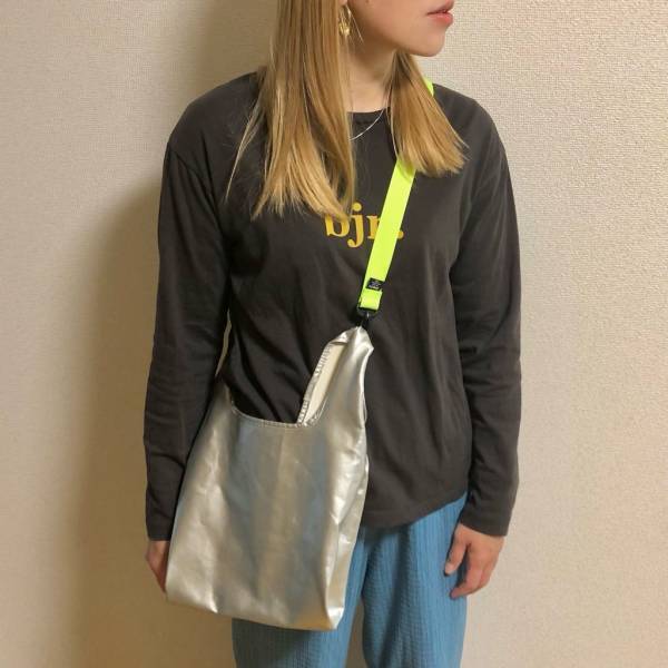 エコバッグやハンドバッグがショルダーバッグに早変わり！便利なエコストラップ | HugMug