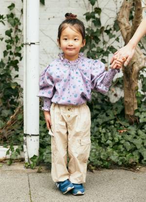 レディなブラウスで春気分♡ パラシュートパンツ合わせが今っぽい！ | HugMug