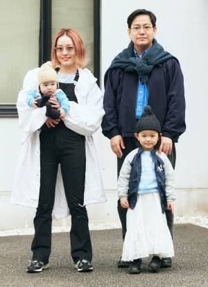 おしゃれファミリーの古着MIXコーデ！モノトーン×ブルーで即統一感アップ♡ | HugMug