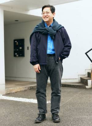 おしゃれファミリーの古着MIXコーデ！モノトーン×ブルーで即統一感アップ♡ | HugMug