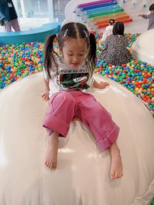 SDGsがテーマのキッズパーク！遊んで、触れて、感じて学べる「ITOCHU SDGs STUDIO」 | HugMug