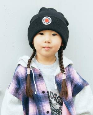 おしゃれ家族の“推し活”コーデ♪ 「レッチリ」グッズをクールに着こなし！ | HugMug