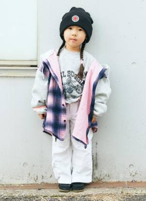 おしゃれ家族の“推し活”コーデ♪ 「レッチリ」グッズをクールに着こなし！ | HugMug