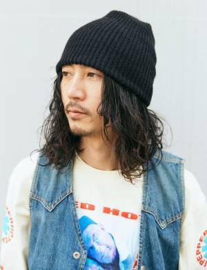 おしゃれ家族の“推し活”コーデ♪ 「レッチリ」グッズをクールに着こなし！ | HugMug