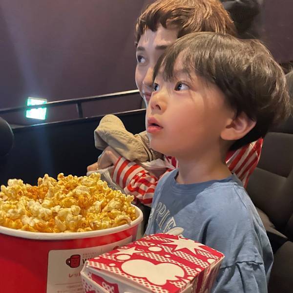 映画館デビューは何歳から？ おすすめの年齢と成功させる5つのコツ！ | HugMug