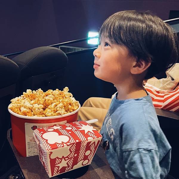 映画館デビューは何歳から？ おすすめの年齢と成功させる5つのコツ！ | HugMug