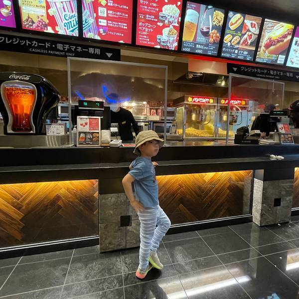 映画館デビューは何歳から？ おすすめの年齢と成功させる5つのコツ！ | HugMug