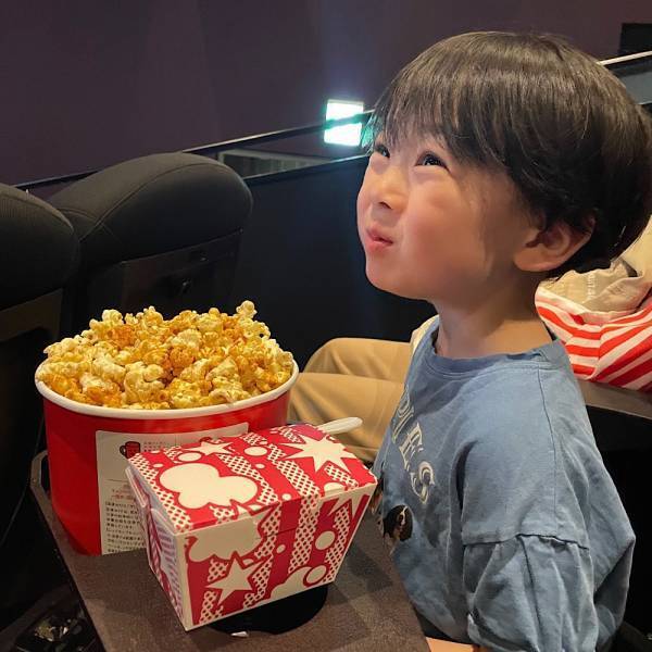 映画館デビューは何歳から？ おすすめの年齢と成功させる5つのコツ！ | HugMug
