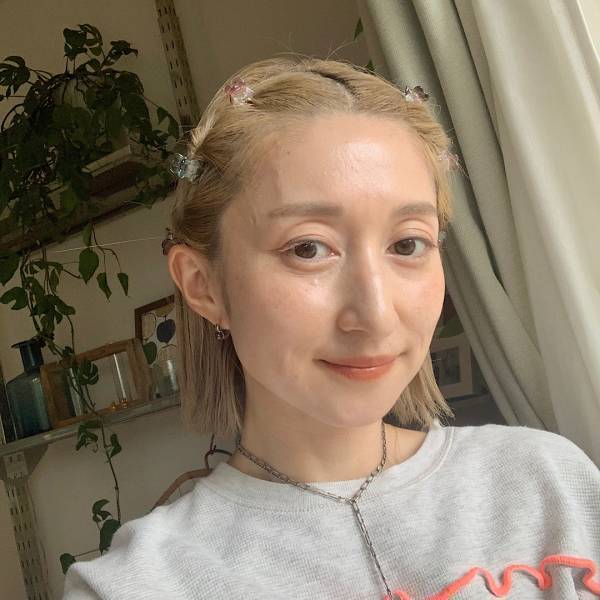 雨や暑さでも崩れない！【3coins】ヘアアクセを使った簡単ヘアアレンジ4選 | HugMug - 親子で楽しむファッションやライフスタイル情報を届けるママメディア