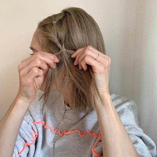 雨や暑さでも崩れない！【3coins】ヘアアクセを使った簡単ヘアアレンジ4選 | HugMug - 親子で楽しむファッションやライフスタイル情報を届けるママメディア