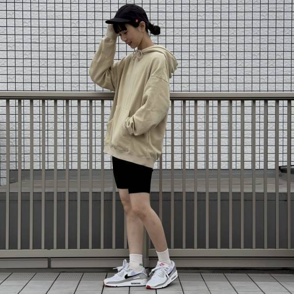 <strong>30代大人女子必見！トレンドのショートレギンスの取り入れ方</strong> | HugMug