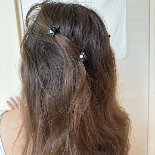 梅雨時期のうねり・広がりにおすすめ！ヘアアレンジ&ヘアケアアイテム | HugMug - 親子で楽しむファッションやライフスタイル情報を届けるママメディア