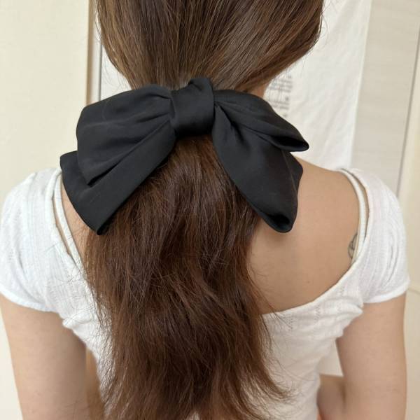 梅雨時期のうねり・広がりにおすすめ！ヘアアレンジ&ヘアケアアイテム | HugMug - 親子で楽しむファッションやライフスタイル情報を届けるママメディア