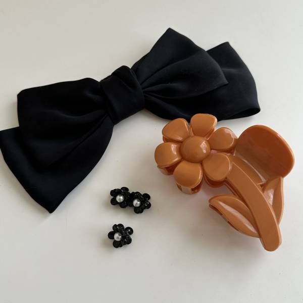 梅雨時期のうねり・広がりにおすすめ！ヘアアレンジ&ヘアケアアイテム | HugMug - 親子で楽しむファッションやライフスタイル情報を届けるママメディア