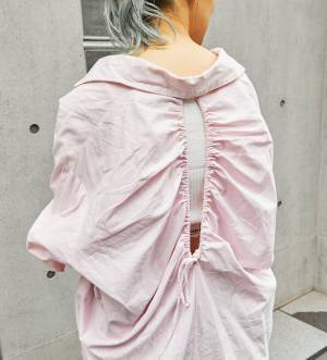 公園にも行けちゃうスニーカーコーデ！ キッズはオーバーオールでなかよしリンクに♪ | HugMug