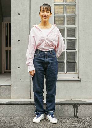 公園にも行けちゃうスニーカーコーデ！ キッズはオーバーオールでなかよしリンクに♪ | HugMug