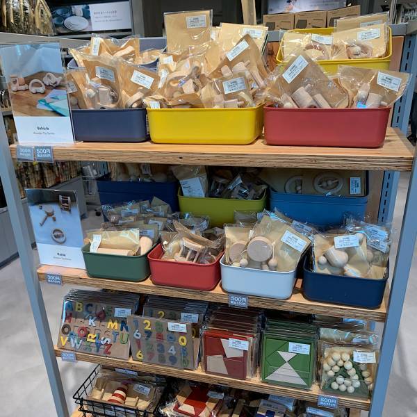 ダイソー発【Standard Products】ベビー・キッズ向け木製玩具が充実！プレゼントにも♪ | HugMug - 親子で楽しむファッションやライフスタイル情報を届けるママメディア