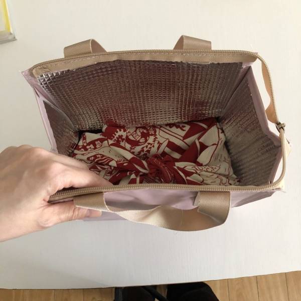 300円！？【Can★Do】くすみカラーが可愛いマチ広ランチ保冷バッグ！ | HugMug - 親子で楽しむファッションやライフスタイル情報を届けるママメディア
