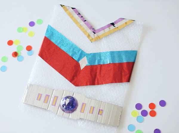 100円ショップの材料でできる！ ヒーロー&ヒロインなりきり変身アイテムで遊ぼう | HugMug