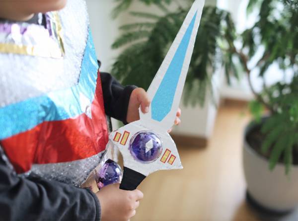 100円ショップの材料でできる！ ヒーロー&ヒロインなりきり変身アイテムで遊ぼう | HugMug