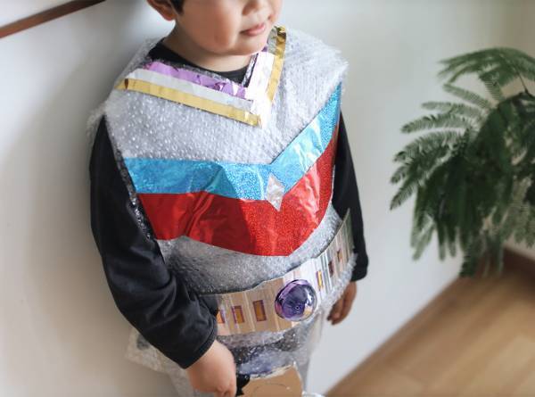 100円ショップの材料でできる！ ヒーロー&ヒロインなりきり変身アイテムで遊ぼう | HugMug