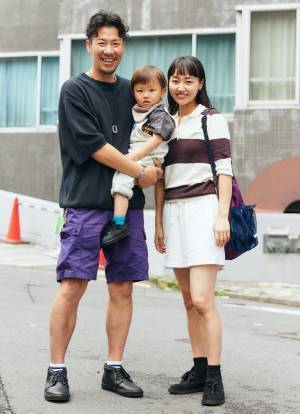 公園にも行けちゃうおしゃれなファミリーコーデ！モノトーン×パープルで仲良しリンク♡ | HugMug - 親子で楽しむファッションやライフスタイル情報を届けるママメディア