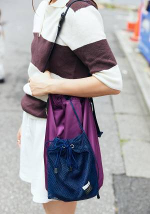 公園にも行けちゃうおしゃれなファミリーコーデ！モノトーン×パープルで仲良しリンク♡ | HugMug - 親子で楽しむファッションやライフスタイル情報を届けるママメディア