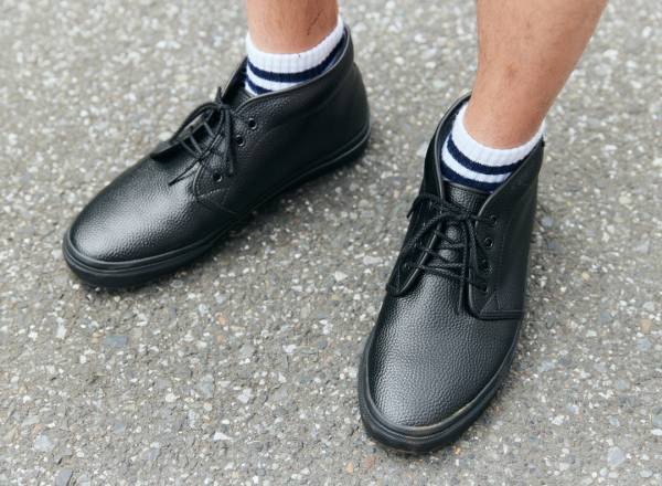 公園にも行けちゃうおしゃれなファミリーコーデ！モノトーン×パープルで仲良しリンク♡ | HugMug - 親子で楽しむファッションやライフスタイル情報を届けるママメディア