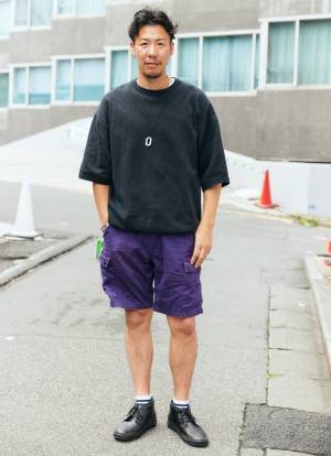 公園にも行けちゃうおしゃれなファミリーコーデ！モノトーン×パープルで仲良しリンク♡ | HugMug - 親子で楽しむファッションやライフスタイル情報を届けるママメディア